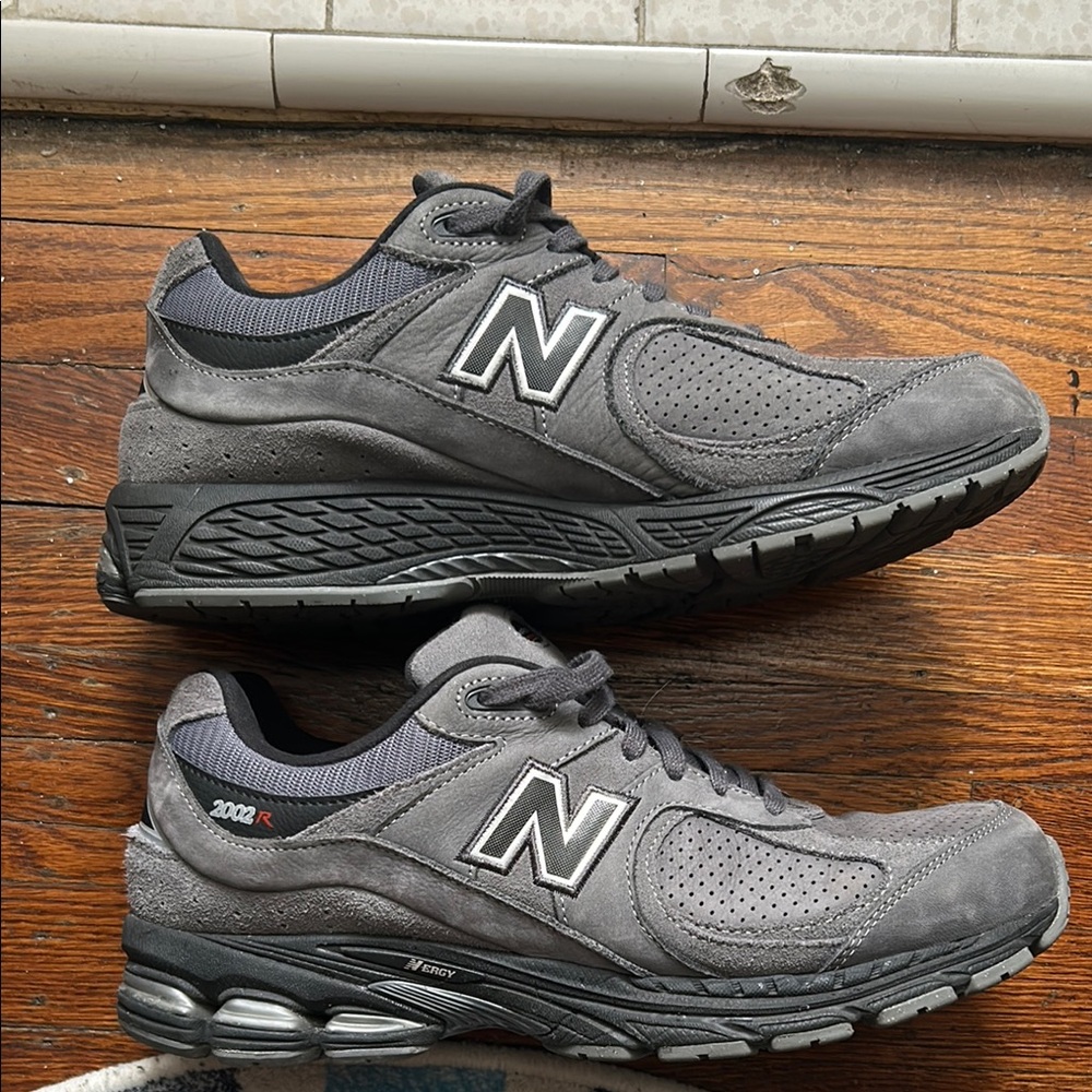 New balance 2002r
